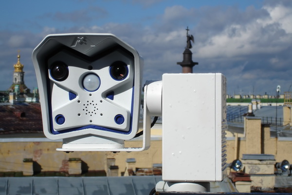 Mobotix M12D-Sec+Bic PTR-500-IP в историческом центре Санкт-Петербурга small1