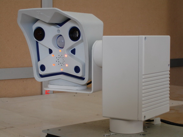Mobotix M12 на поворотной платформе Bic PTR-500-IP small2